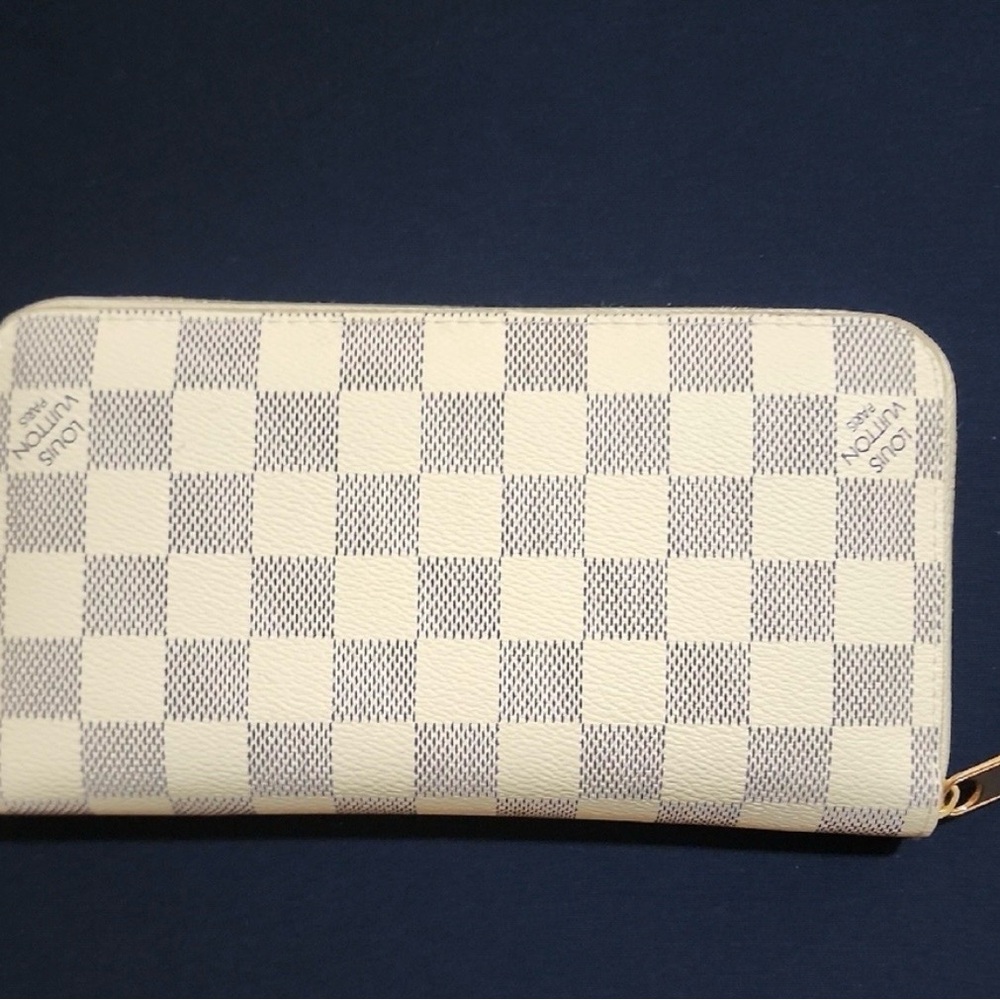Cream and grey checkered Leather Wallet